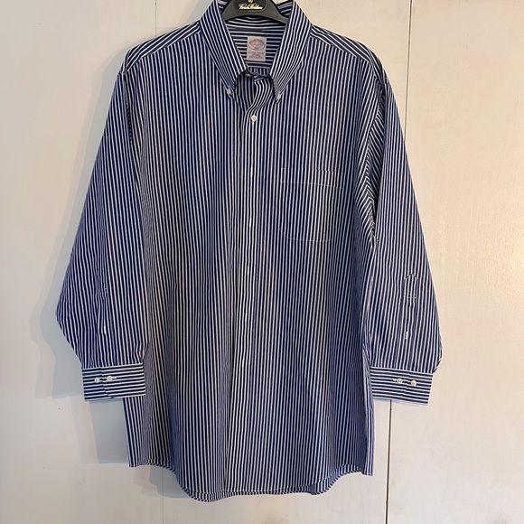 EUC Men’s Brooks Brothers Non-Iron Short Sleeve Button Down 17 1/2 - 2/3 - Picture 1 of 2